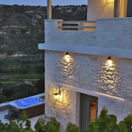 Amvikas Suites-sitia, By Comfortbnb Apartment *