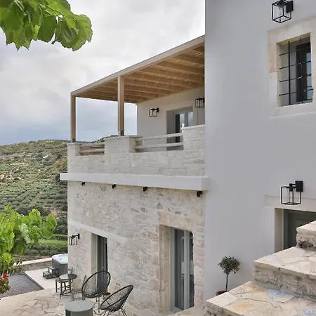 Amvikas Suites-sitia, By Comfortbnb Apartment