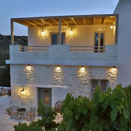 Amvikas Suites-sitia, By Comfortbnb