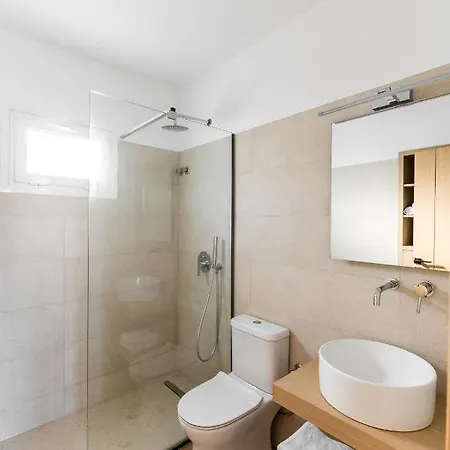 Amvikas Suites-sitia, By Comfortbnb Apartment