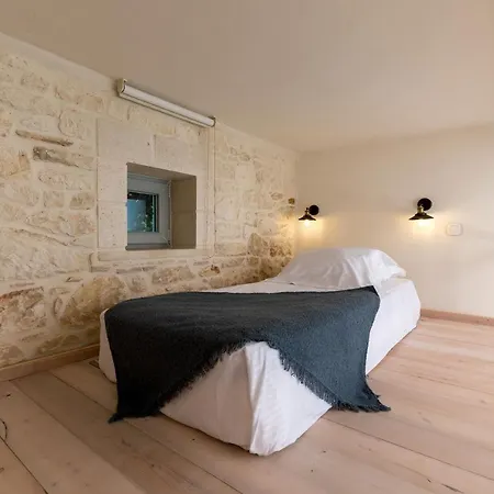 Amvikas Suites-sitia, By Comfortbnb *
