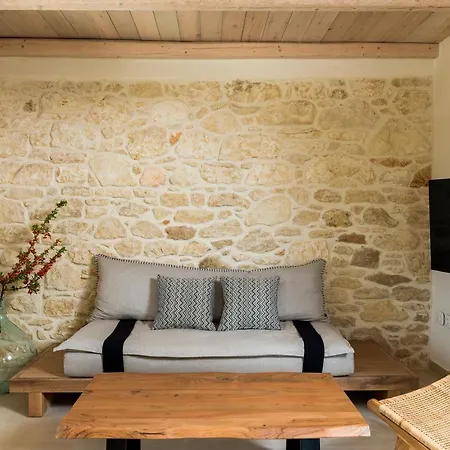 Apartment Amvikas Suites-sitia, By Comfortbnb *
